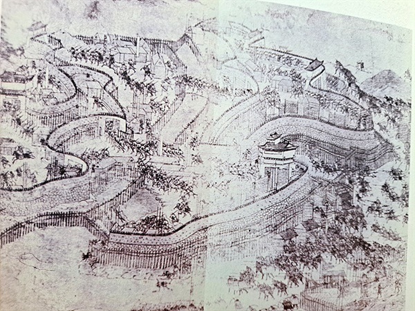 ▲정유재란이 끝나는 1598년 11월 19일에 벌어진 노량해전의 모습을 그린 그림. 등장인물 약 4400명으로 연합군 2330명, 왜군 2070명으로 그 중 884명이 시체거나 물에 빠진 군사이고 선박은 205척이 묘사되어있다. 그중 136척은 연합군 선박이며 99척은 왜군 선박이다.  ⓒ순천시