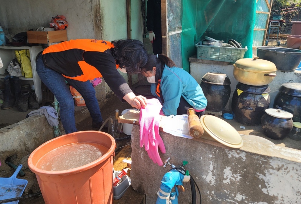 ▲ 노인돌봄서비스 나선 율촌 여성 의용소방대