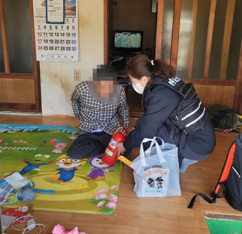 ▲ 노인돌봄서비스 나선 율촌 여성 의용소방대