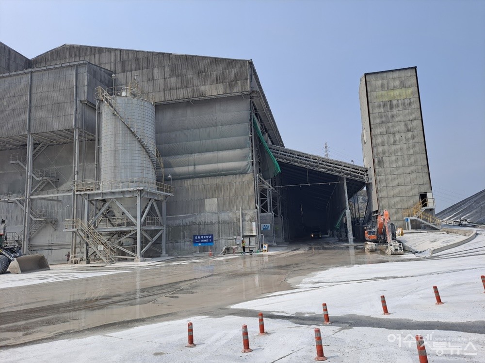 ▲인산석고를 중화처리해 보관하는 중화석고 창고다. ⓒ조찬현