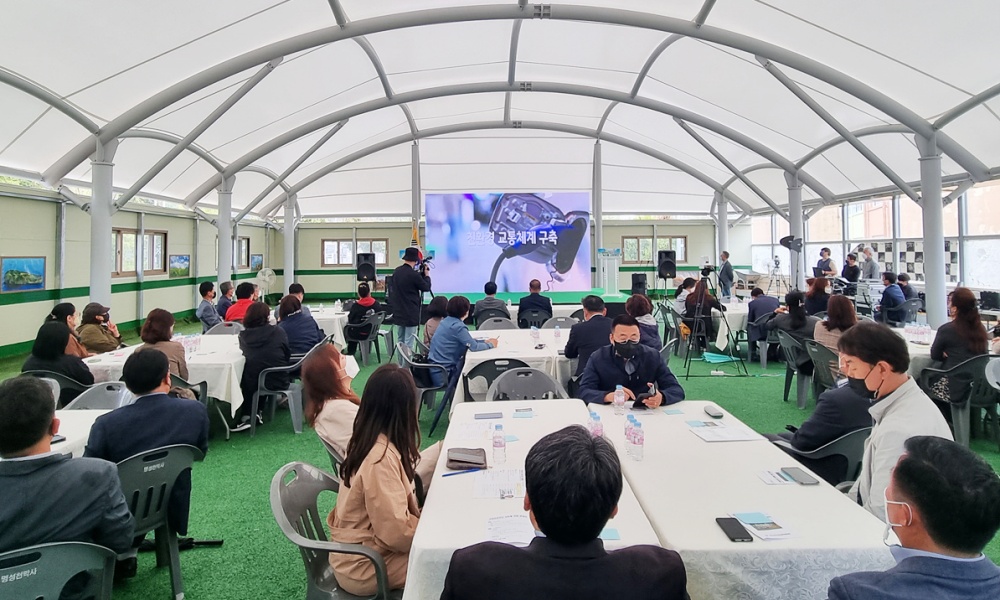 ▲ 21일 열린 타운홀 미팅에서는 80여명의 전문가와 시민이 참여한 가운데 녹지공간 확충을 위한 다양한 제안들이 쏟아졌다.