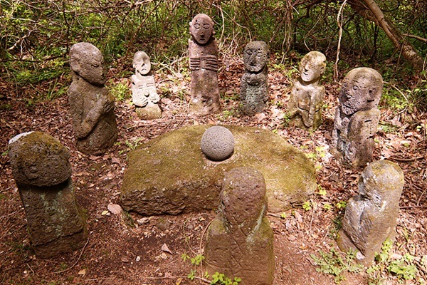 ▲제주도는 일만 팔천의 신들이 존재하는 신들의 고향이라고 일컫는다. 제주도 민간신앙 속에서 돌은 신앙의 성소, 제단이며 신성한 공간이다 ⓒ오문수