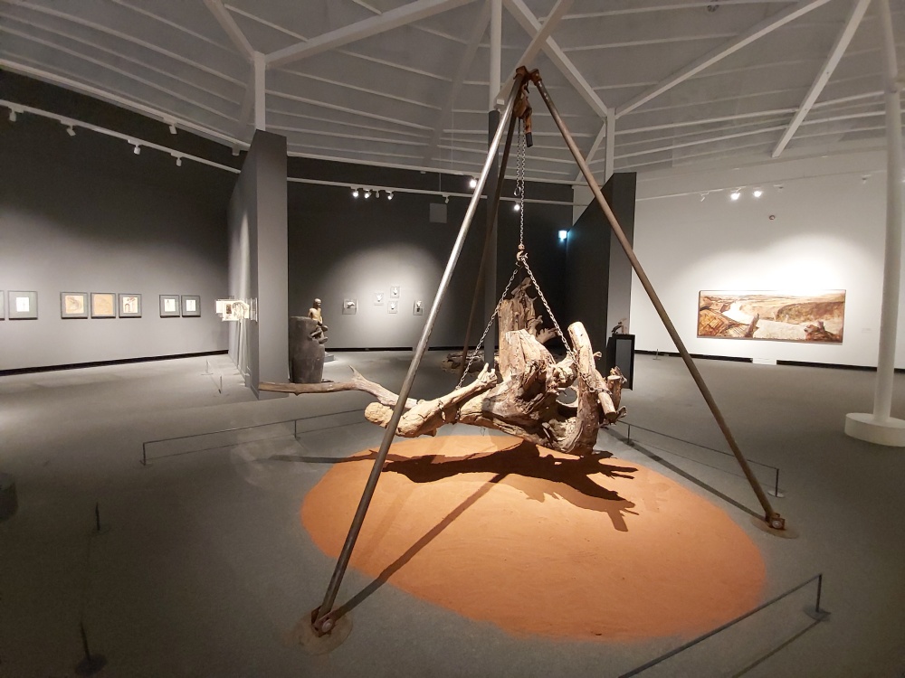 ▲엑스포아트갤러리에서 열리고 있는 여수시립미술관 건립 연계전시 ‘손상기&류인’展 