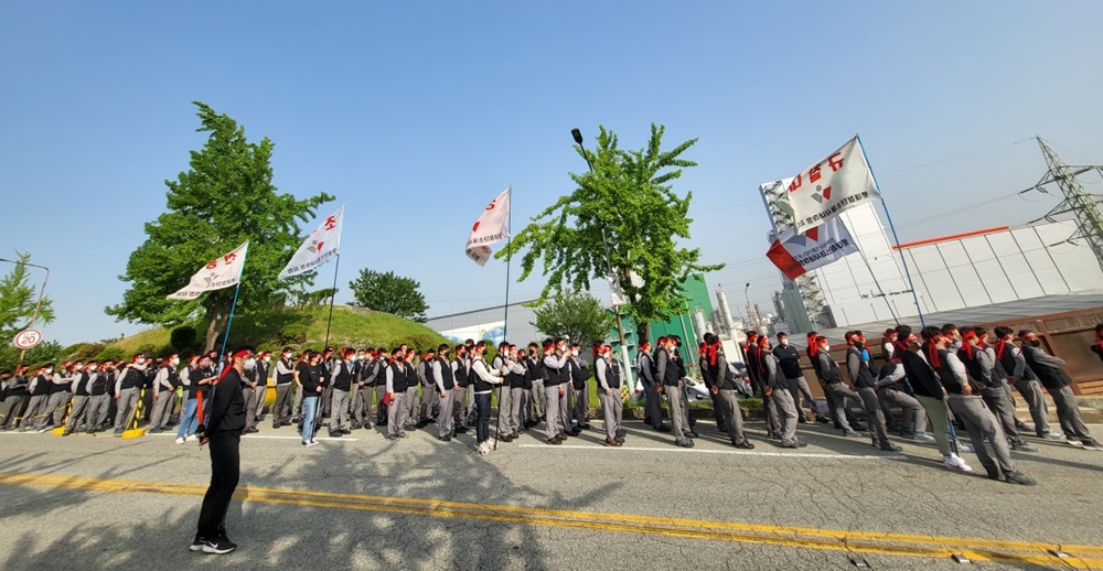 ▲경고파업 돌입한 롯데첨단소재 사내하청지회 ⓒ김대건
