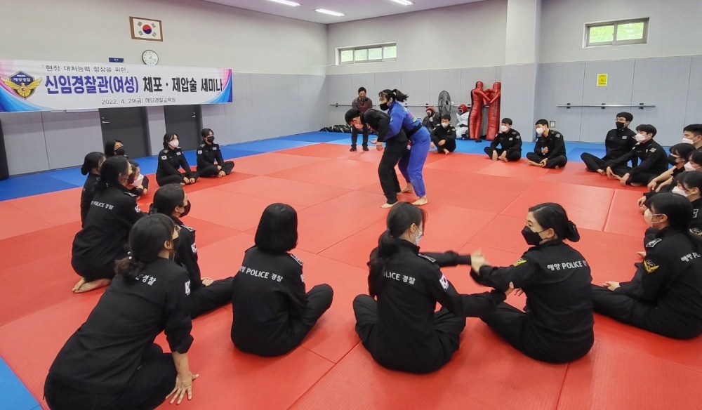 ▲ 여성신임경찰관 체포 제압술 세미나 모습