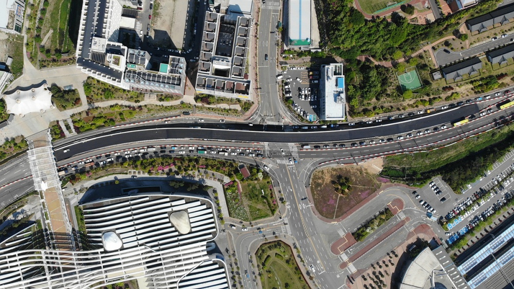 ▲ 배수공 작업 예정인 만덕교차로