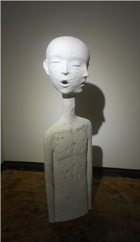 ▲ 그 사람 2 (종이, 금박, 142x44x31cm, 2020)