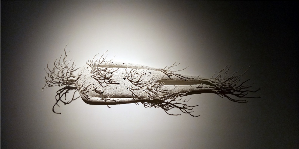 ▲저 깊고 깊은 종이, 진주 외 (65x205x40cm, 2021)