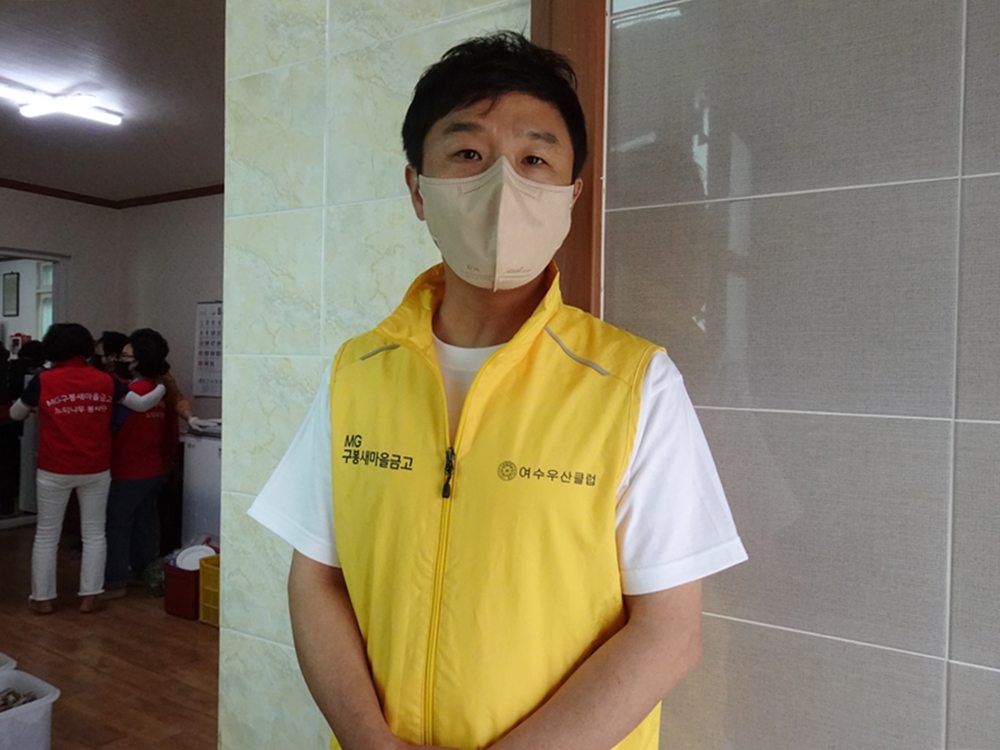 ▲ 어르신을 위해 돼지국밥을 준비해온 여수 내조국국밥 박영호 대표