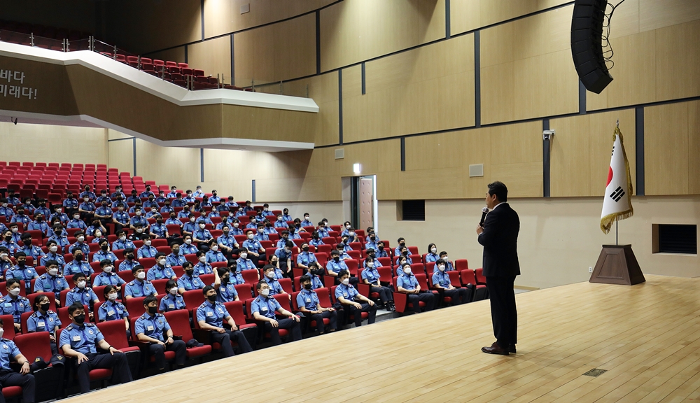 ▲ 목포해양대 한원희 총장 특강 모습