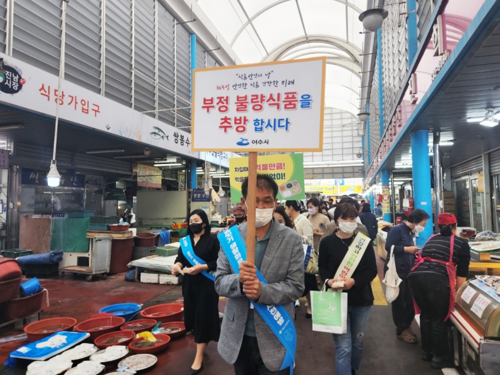 ▲ 식품안전을 위한 길거리 캠페인