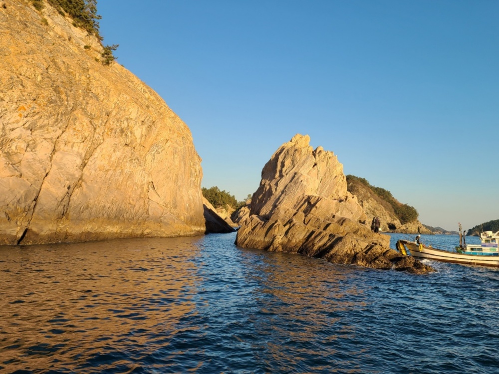 ▲ 낚시객 갯바위 낚시활동