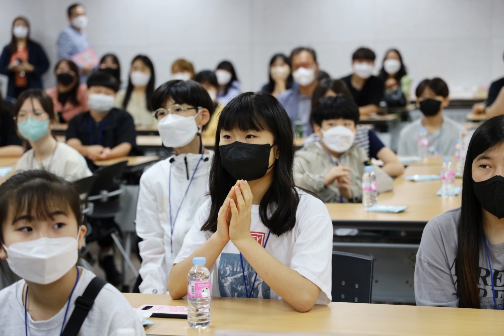 ▲ 워크숍에서 강의를 듣는 학생