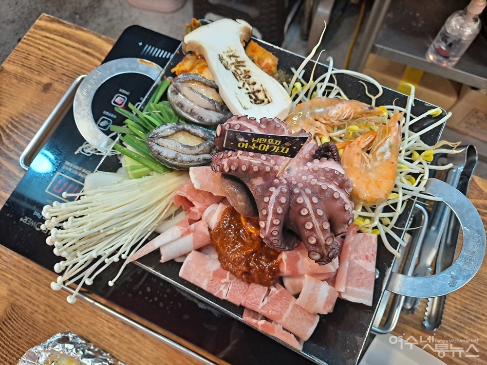 ▲ 여수 낭만포차 ‘여수야가자’에서 선보인 여수삼합 돌문어삼합이다. ⓒ조찬현