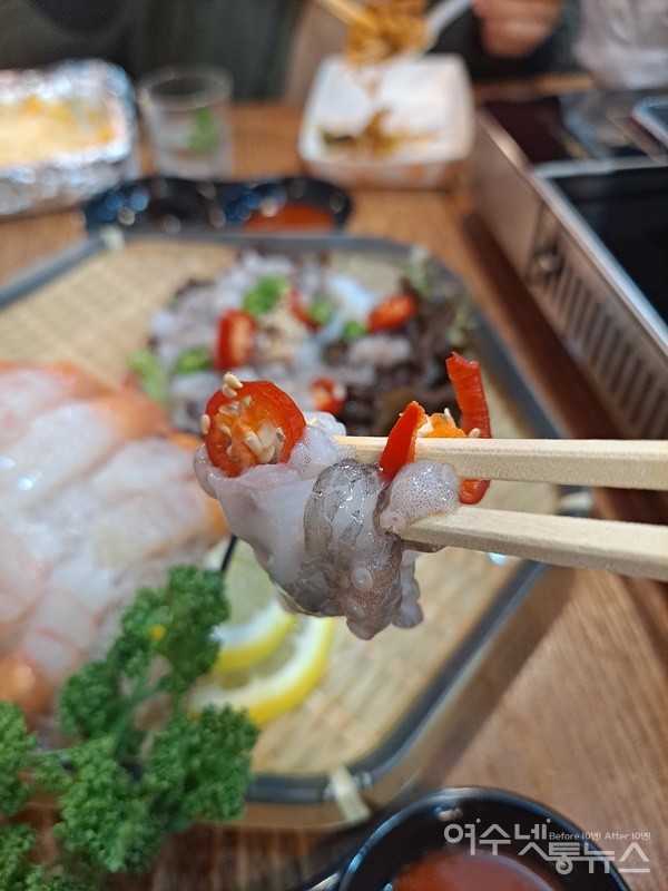 ▲ 쫄깃한 식감에 기력회복과 기보충에 좋은 산낙지탕탕이다.ⓒ조찬현