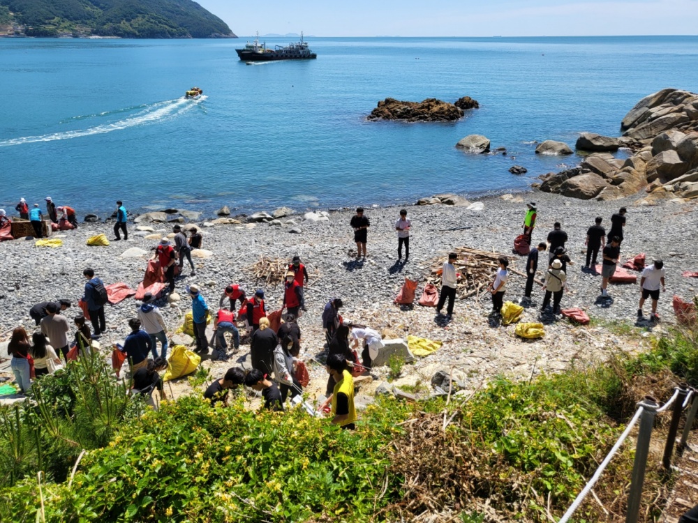▲ 바다정화활동에 나선 봉사자들