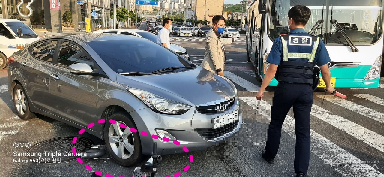 ▲ 승용차가 전동킥보드를 추돌한 모습 ⓒ최정필 제공