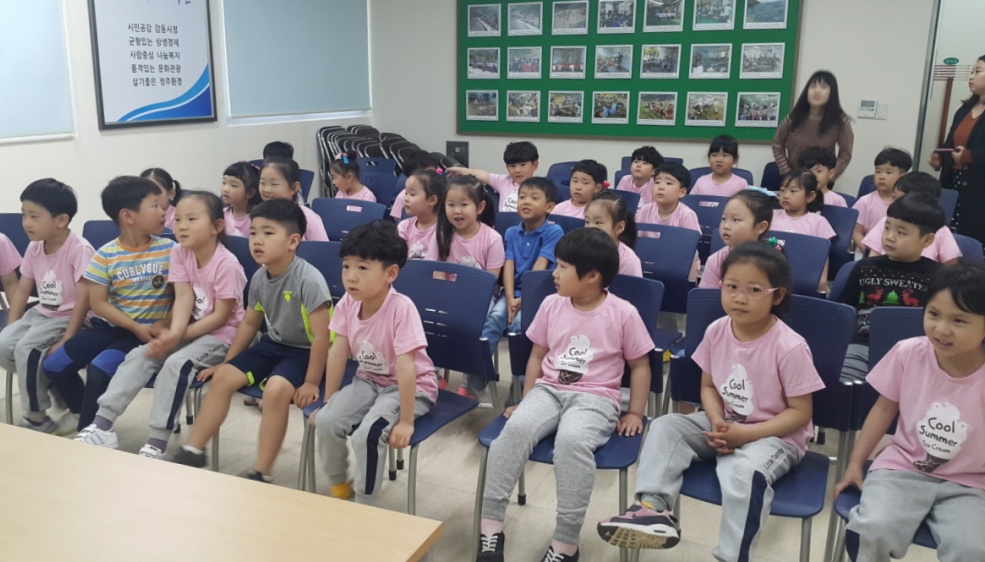 ▲ 만흥위생매립장 내 친환경교육장을 방문한 어린이들