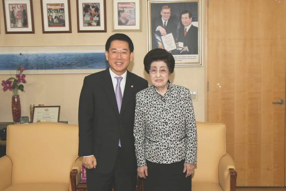 ▲ 김영록 지사와 고 이희호 여사