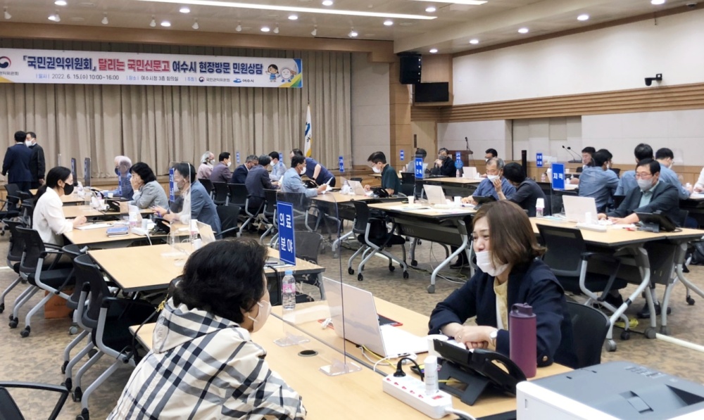 ▲ 15일 맞춤형 민원상담 ‘달리는 국민신문고’ 현장