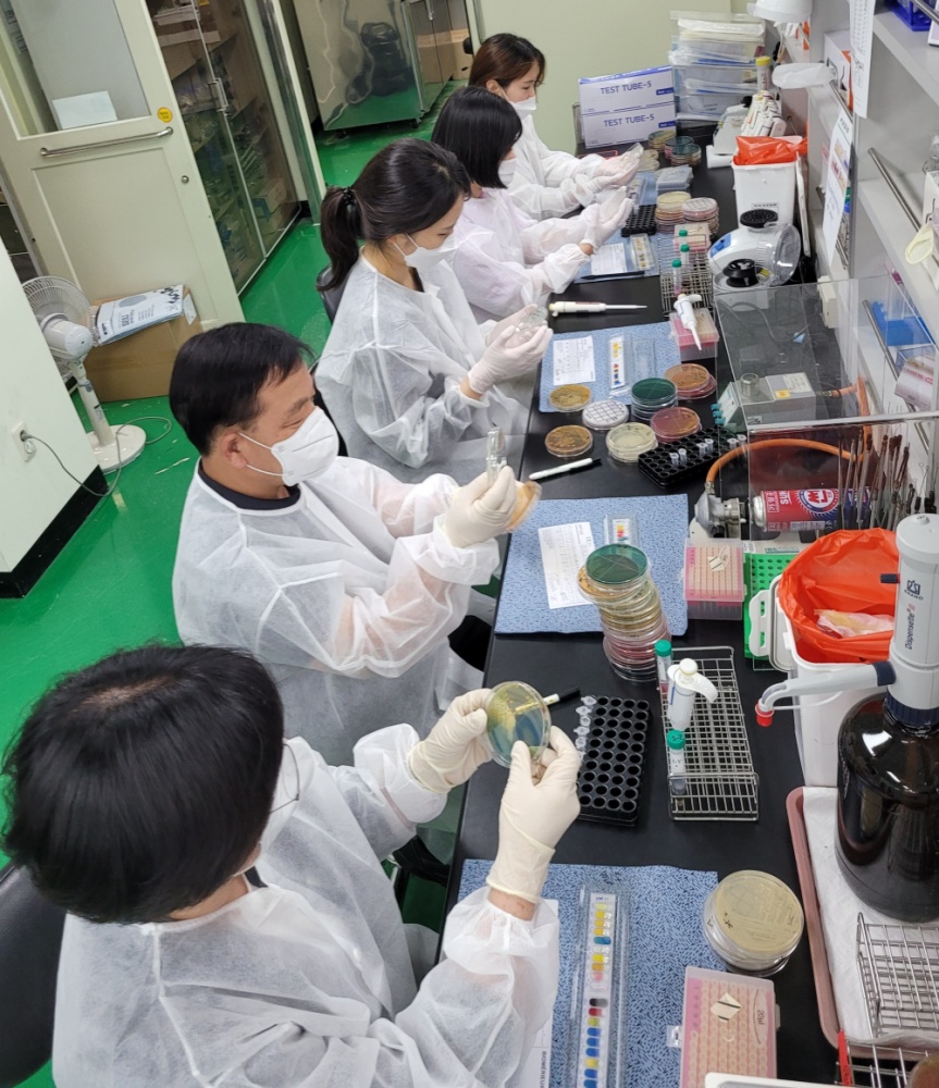 ▲ 보건환경연구원 미생물 검사요원 실습교육 현장