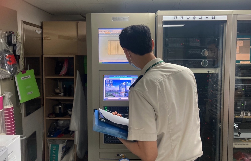 ▲  필로티 구조 건축물 설치실태 조사 모습