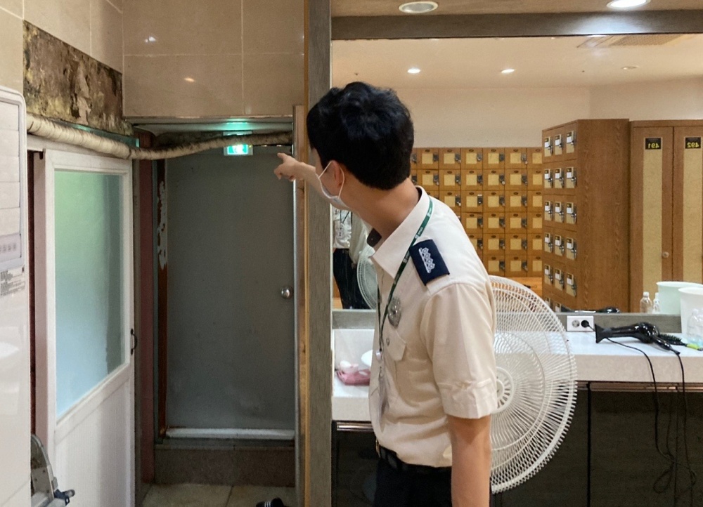 ▲  필로티 구조 건축물 설치실태 조사 모습