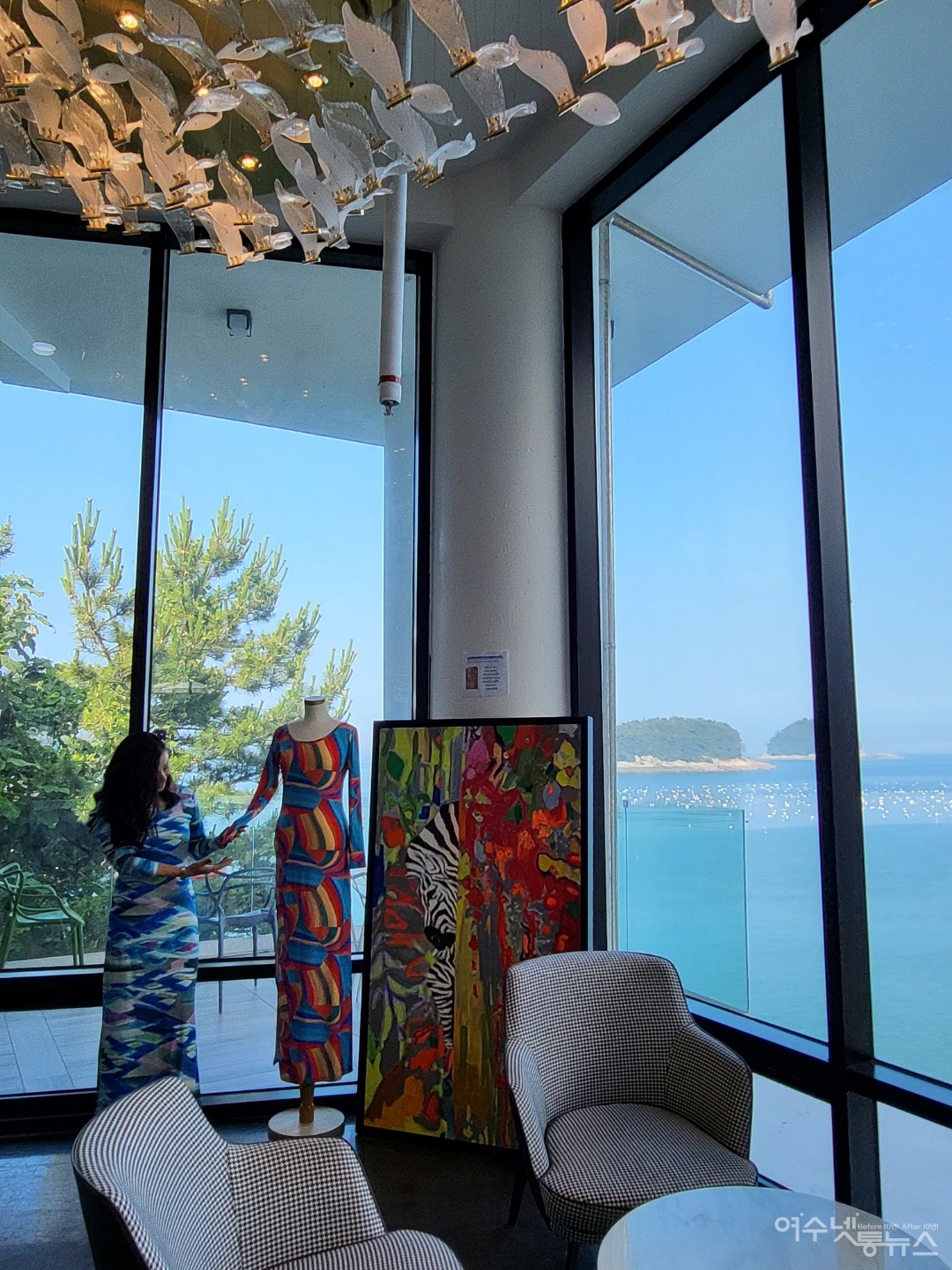 ▲ 여수예술랜드 라피끄에서 두달간 열리는 찾아가는 미술관, 찾아가는 아트페어 전시회에 대작 20여점이 전시중이다 ⓒ오서희 제공