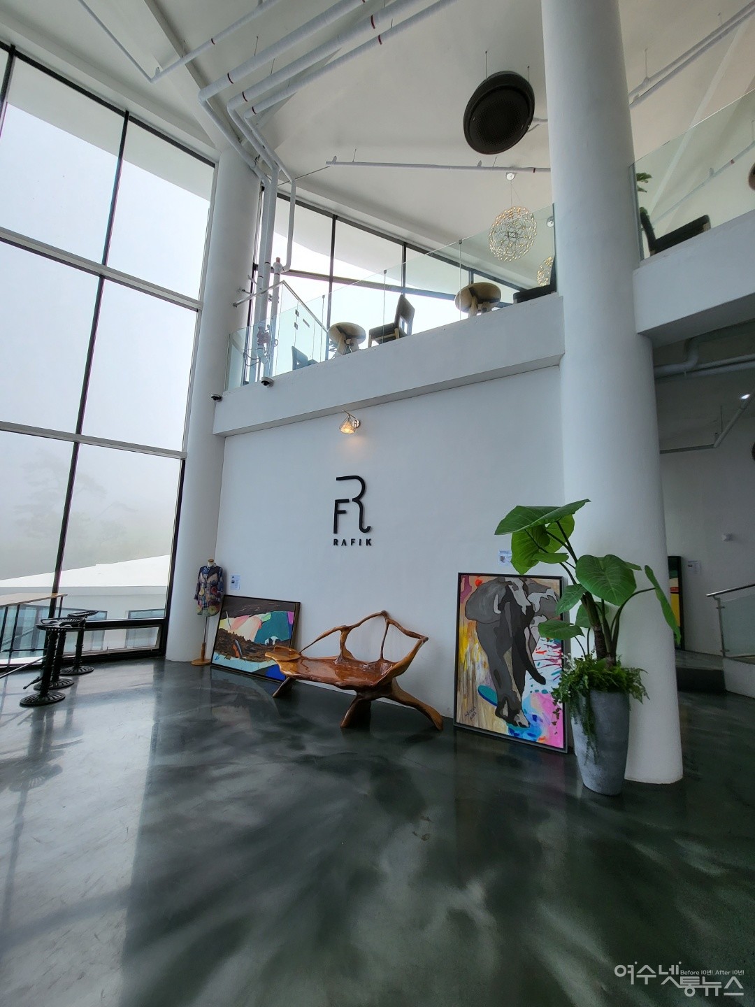 ▲ 여수예술랜드 라피끄에서 두달간 열리는 찾아가는 미술관, 찾아가는 아트페어 전시회 모습 ⓒ오서희 제공