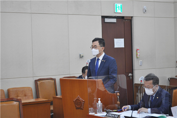 지난 2020년 소병철 의원이 행안위 전체회의에서 여순사건특별법 제정을 제안하는 모습