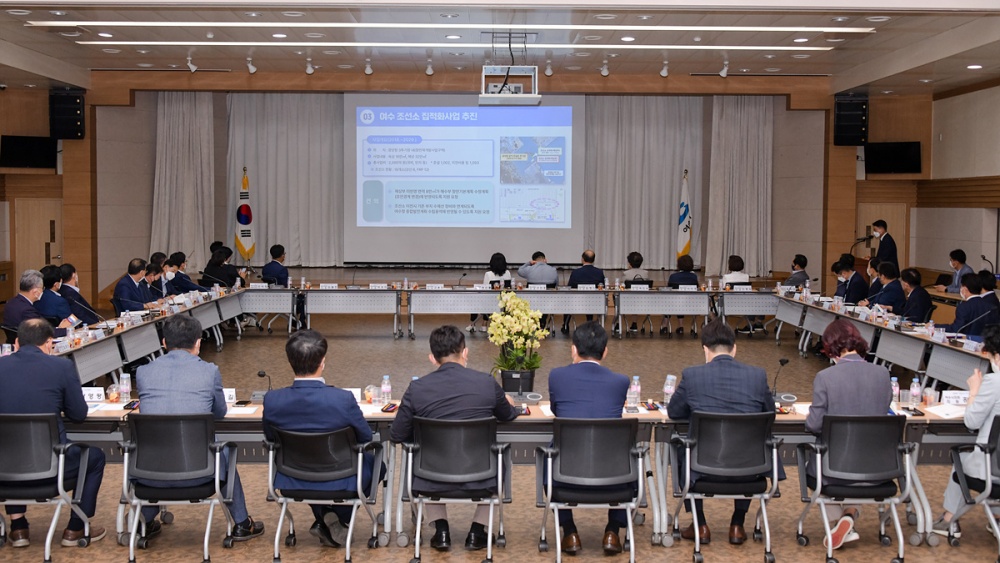 ▲ 여수시와 더불어민주당 여수지역위원회(갑 지역위원장 주철현, 을 지역위원장 김회재)가 민선8기 첫 당정협의회를 개최했다. 