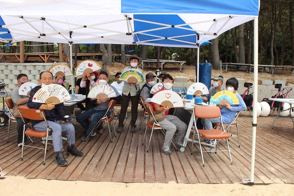 ▲ ‘나의 부채’를 만들고 기념사진을 찍다.