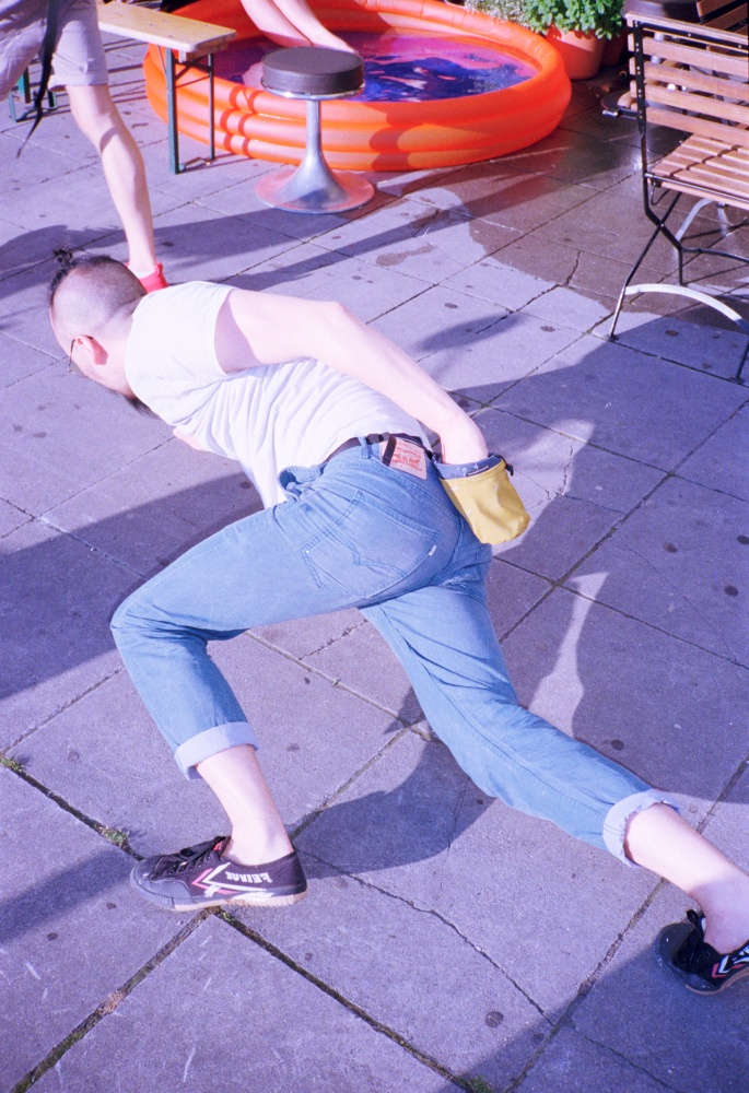 ▲ 김방주, To Move Horizontally in a Vertical Manner_performance_video installation_2019