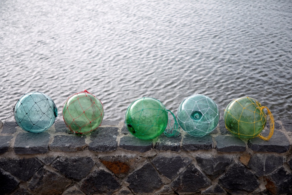 ▲ 서국화, 북북서로 진로를 돌려라 (유리부이, 전선, 나침반, 2022)