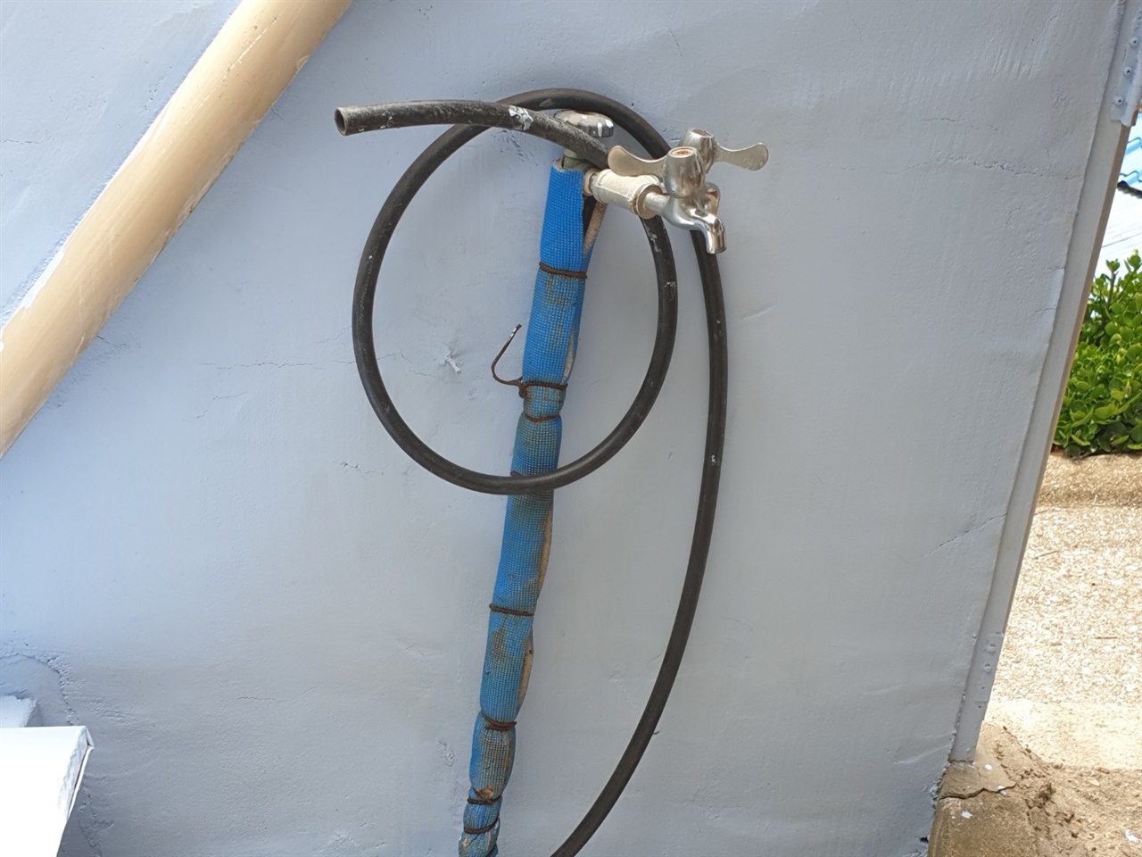 ▲ 물 안 나오는 수도꼭지 벌써 여러 달째 틀어도 물이 나오지 않는 수도꼭지  ⓒ정병진