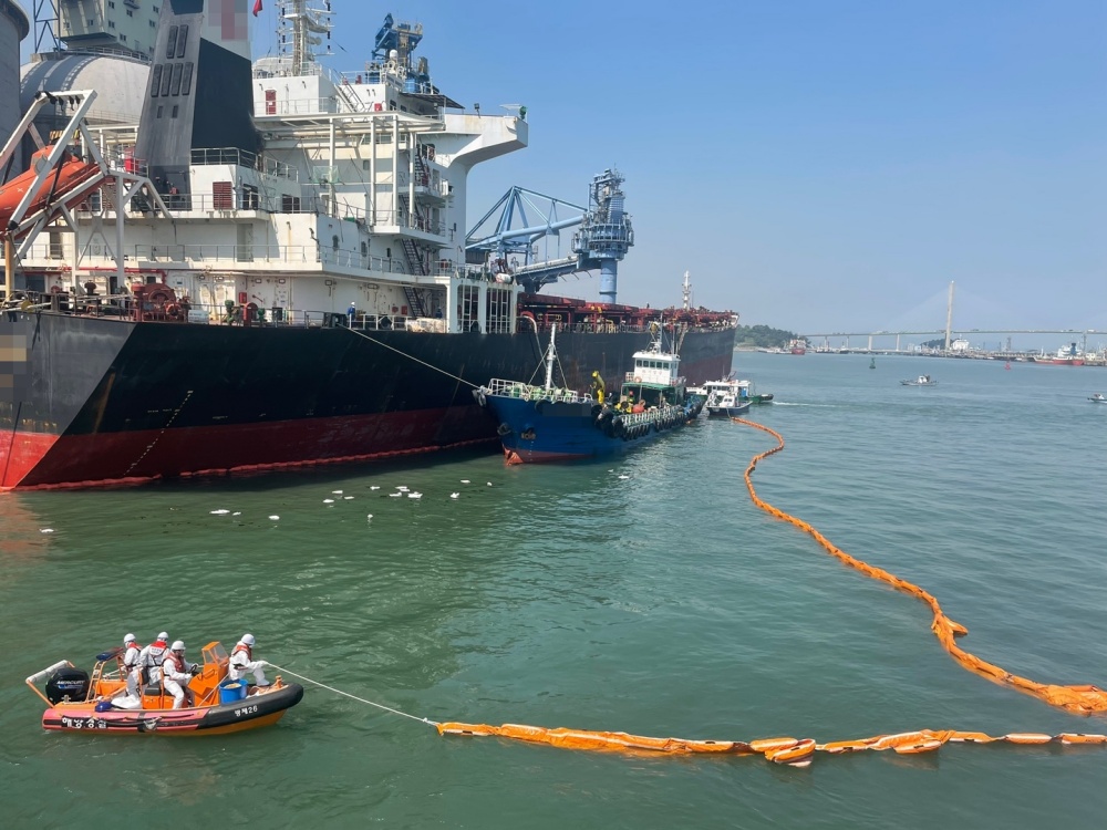 ▲ 오일펜스 설치 모습