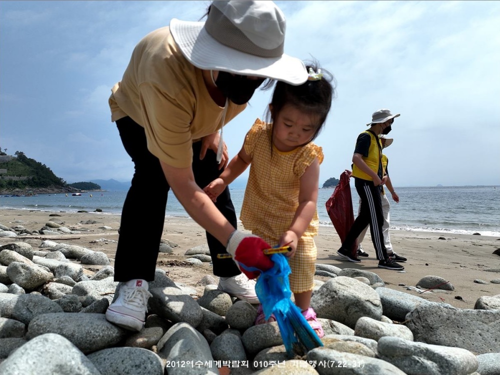 ▲ 지난 23일 엑스포10주년을 맞아 해양청소를 실시했다. ⓒ박근호