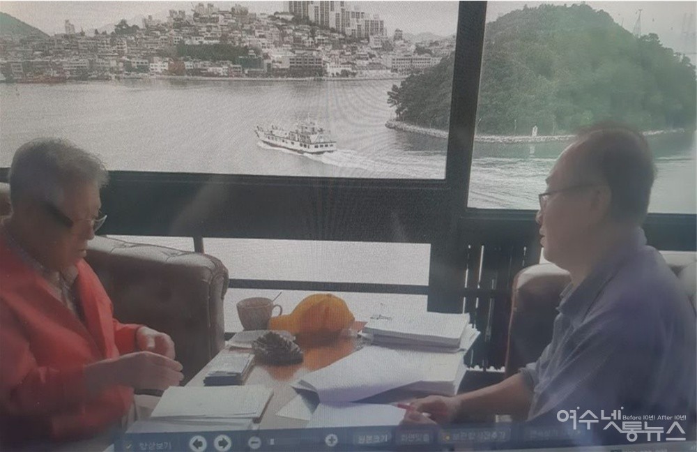 ▲이야포 미군기에 의한 피난민 학살 생존자 이춘혁 어르신과 필자