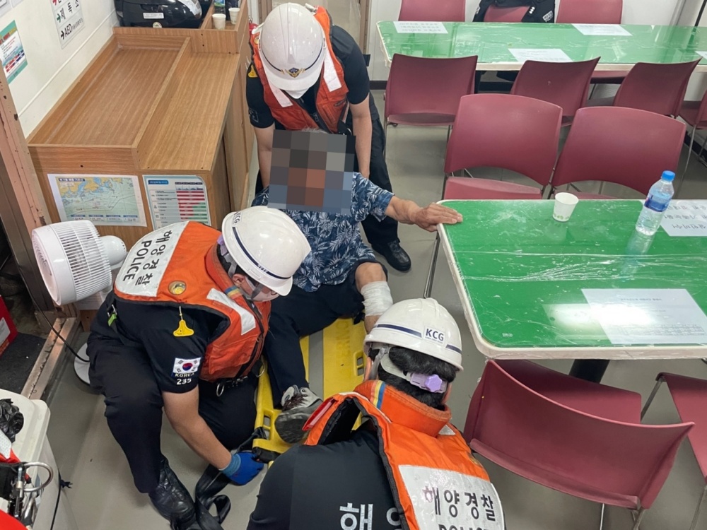 ▲ 응급환자 이송하는 여수해경