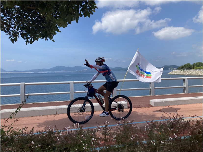 ▲ 한국전쟁 종전선언과 남북평화협정 체결을 요구하는 자전거캠페인