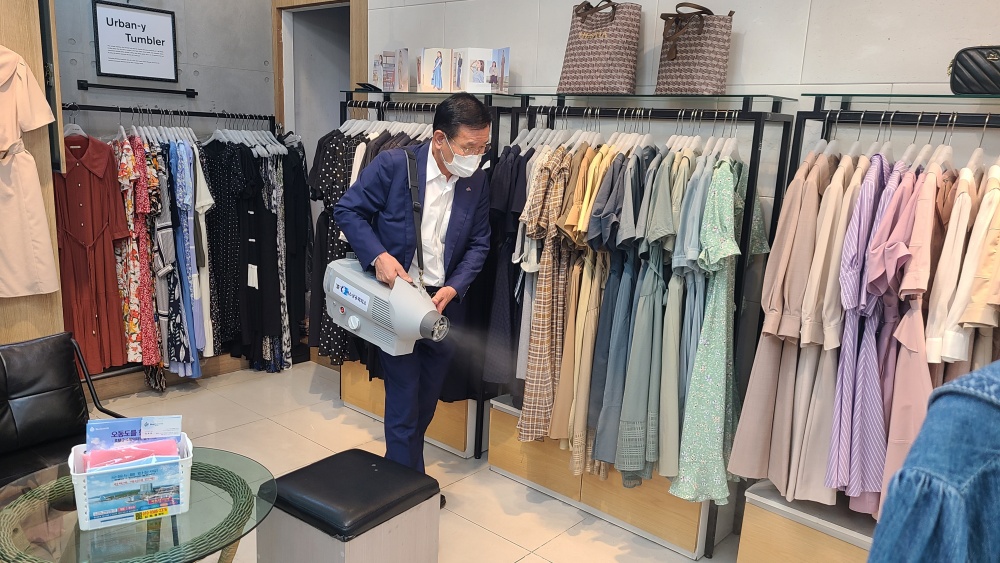 ▲ 무선방역소독기 사용 모습