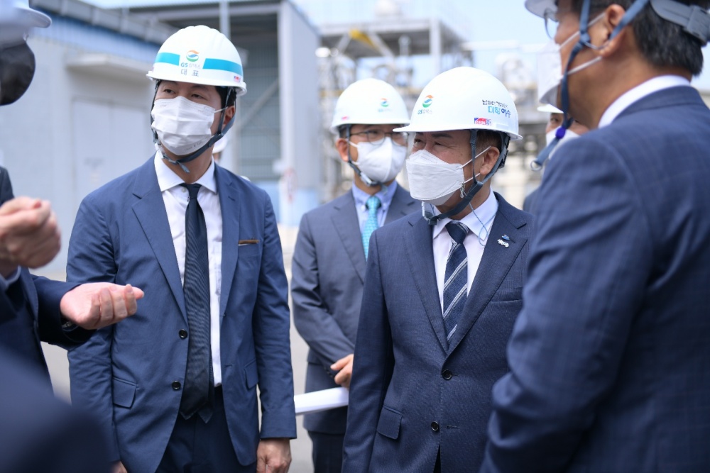 ▲ 여수시와 GS칼텍스, LG화학이 28일 3HP 화이트바이오 공장 투자유치를 위한 업무협약을 체결했다.