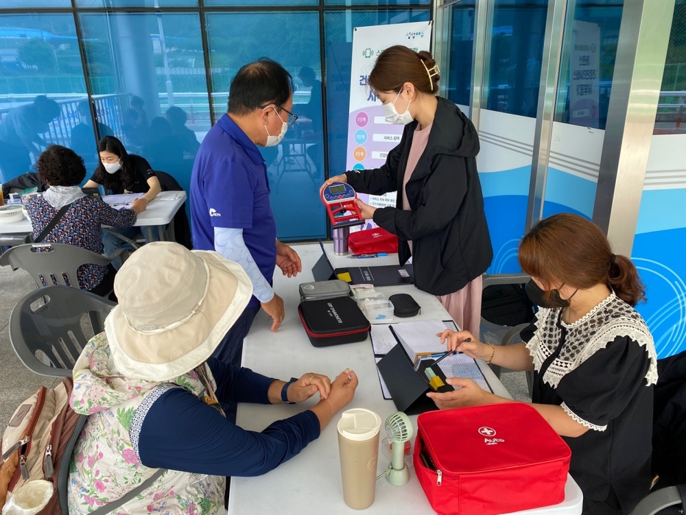 ▲ 상반기 AI-IoT 기반 어르신 건강관리사업 모습