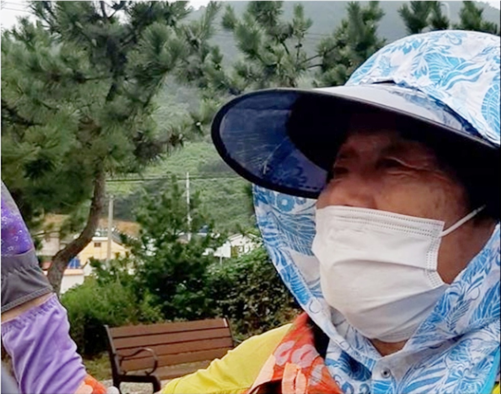 ▲ 미군 폭격 당시를 회상하는 이야포 할머니