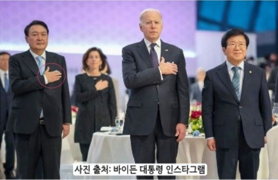 ▲ 성조기에 경례하는 윤석열 대통령