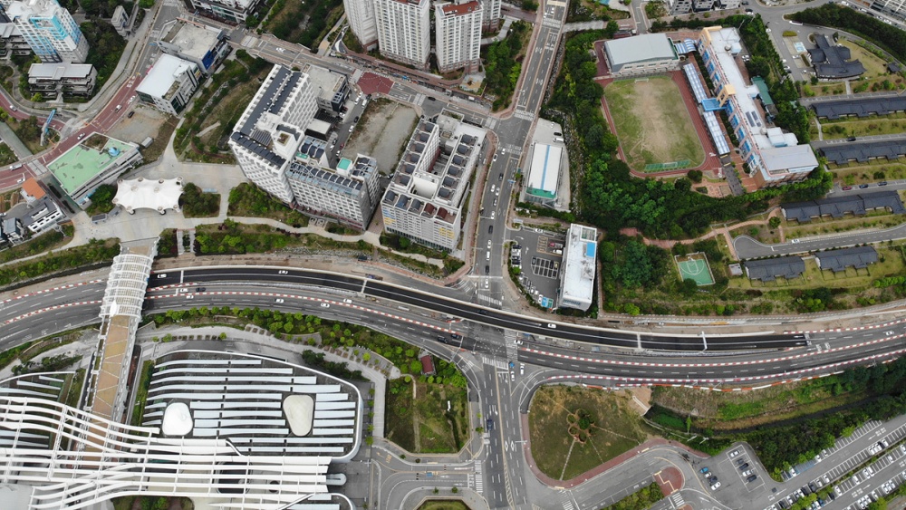 ▲ 만덕교차로 개선사업 상행선 고가도로 공사