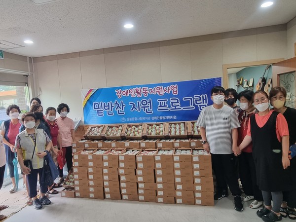 ▲ 복지관을 찾은 활동지원사와 이용자