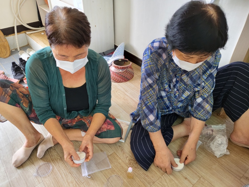 ▲ 프로그램에 참여한 어르신