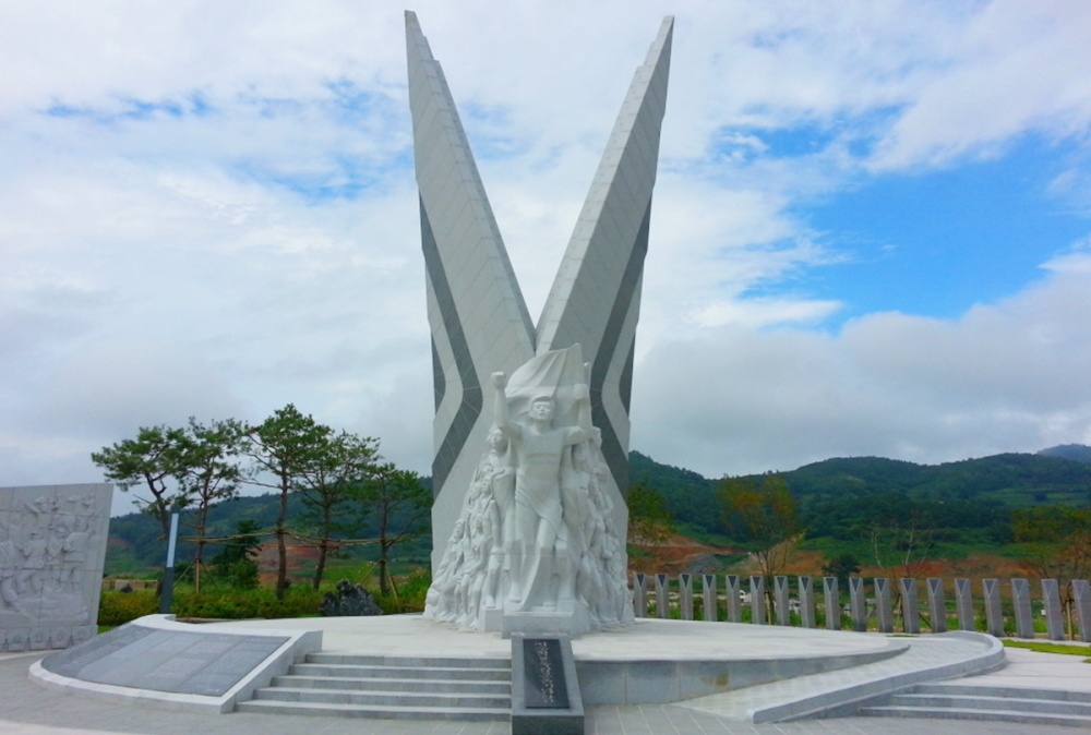 ▲ 웅천 이순신공원 여수항일독립운동기념탑