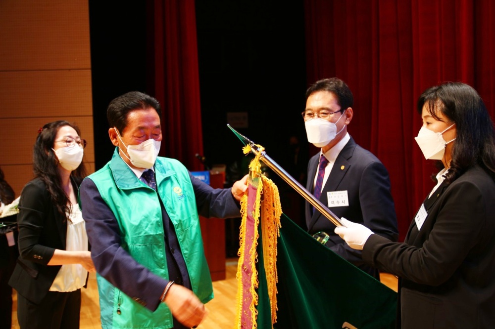 ▲여수시 마을회가 종합평가 최우수상을 수상했다.